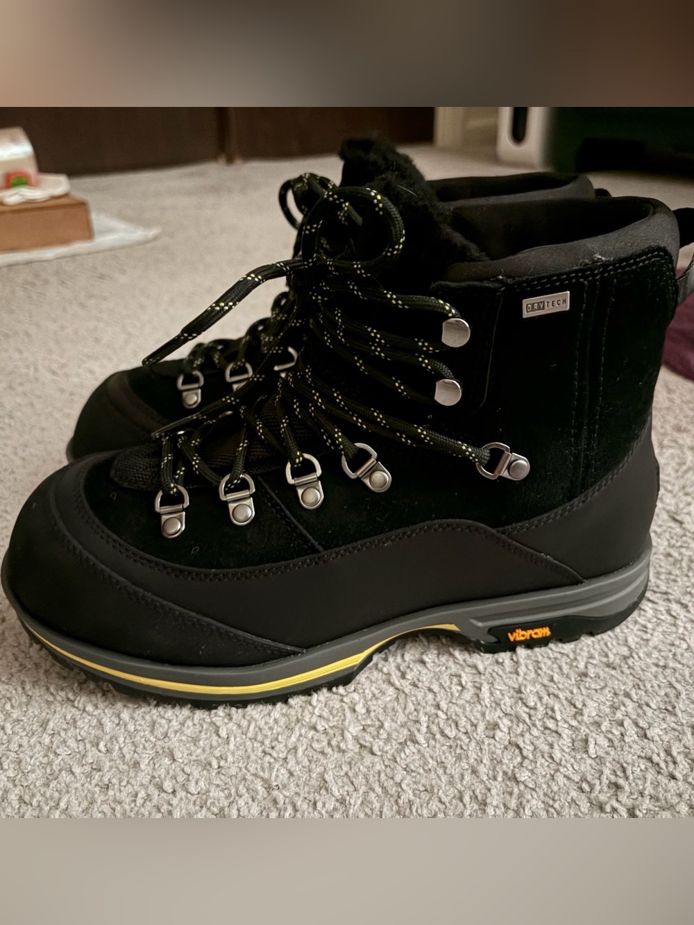 UGG BRECKEN LACE BOOTS - Size 7.5 - NEVER WORN